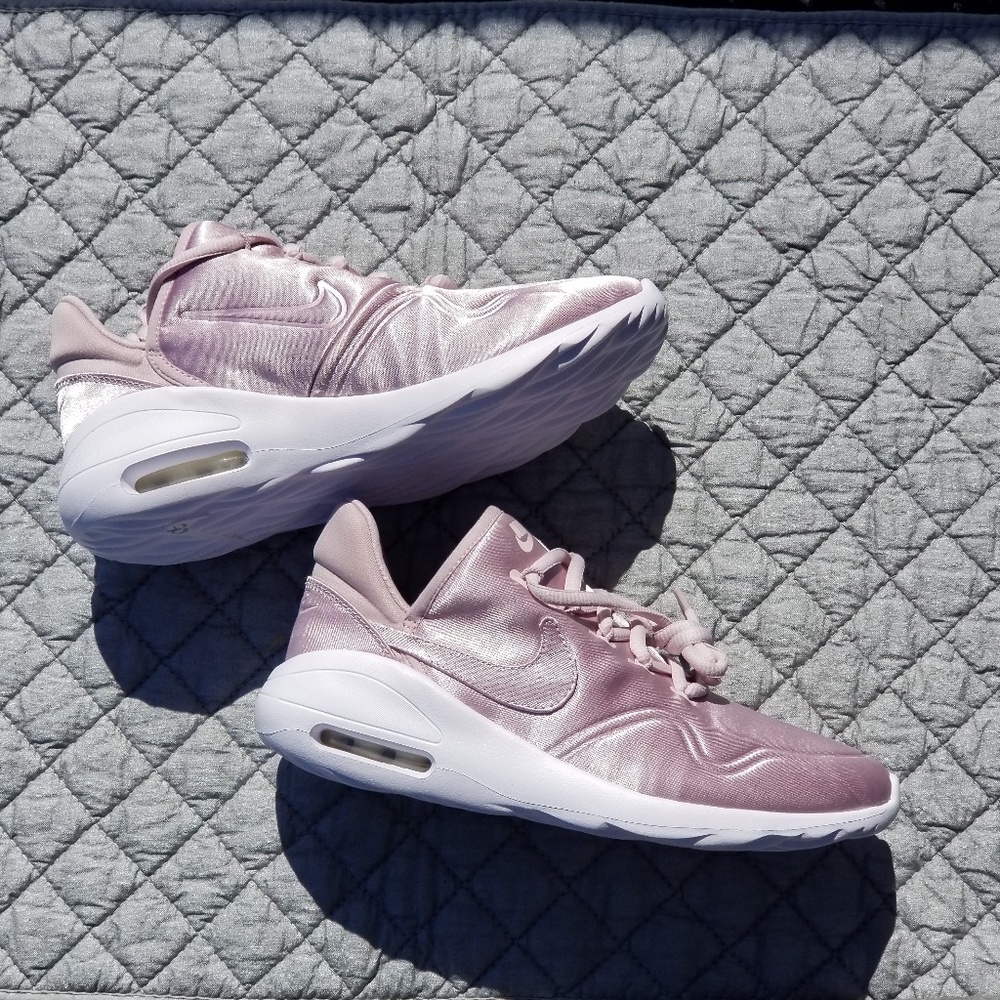 🚨SOLD🚨 Nike Air Max Sasha - Picture 3 of 4